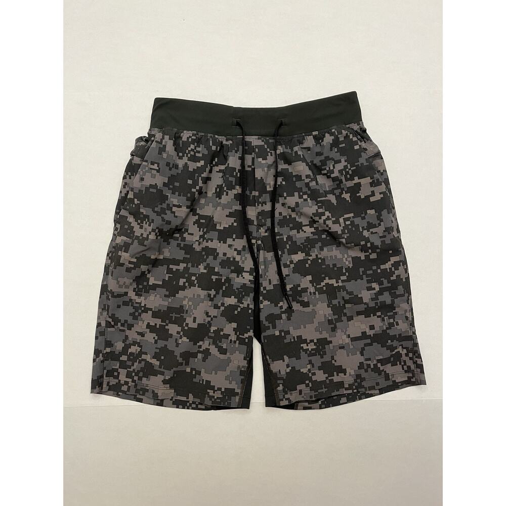 Lululemon Shorts Mens Small Green Digital Camo Performance Stretch READ